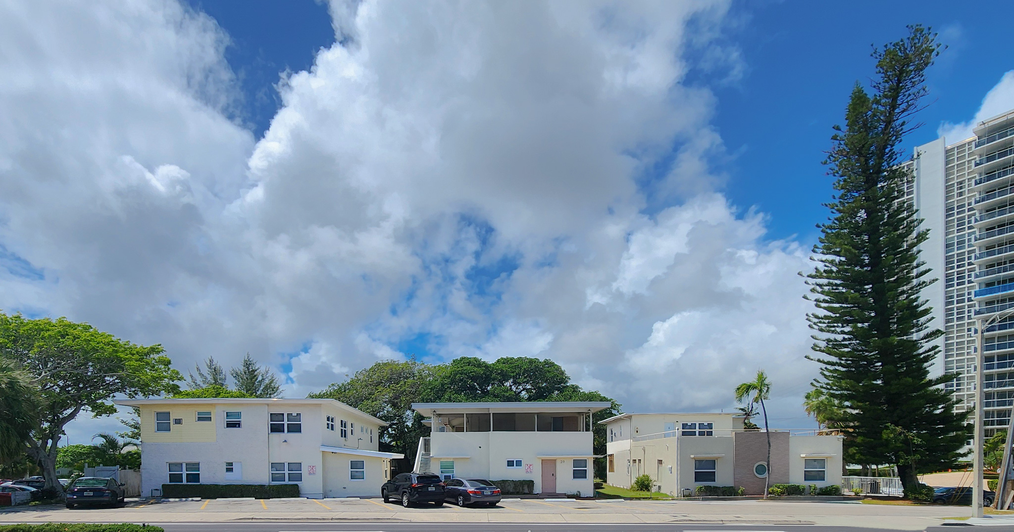 Las Playa Inn exterior