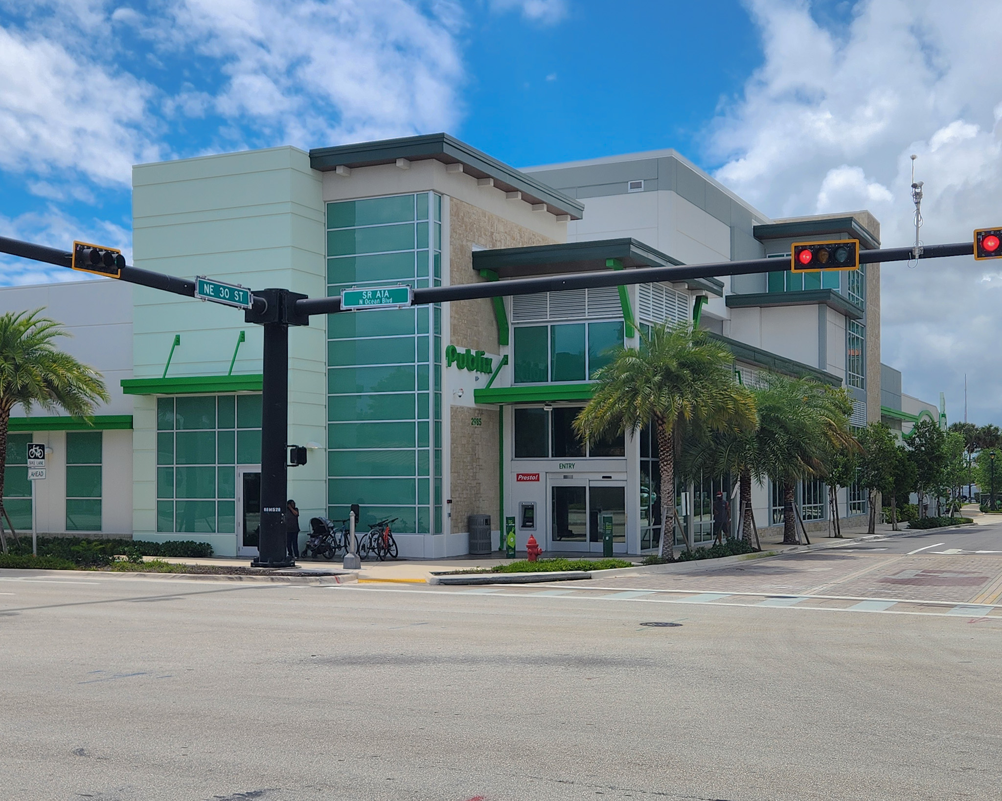 Publix at Lauderdale Beach